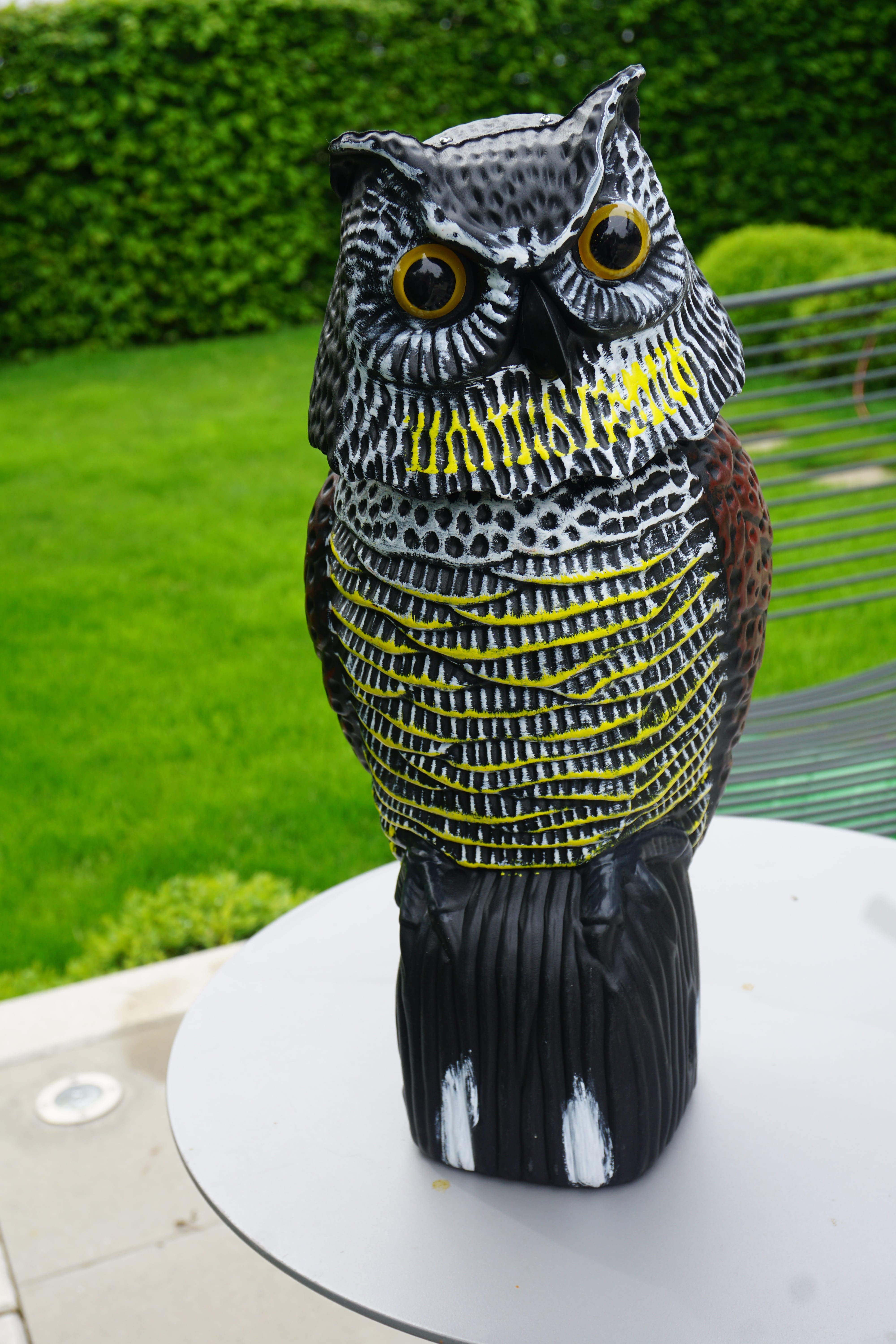 DSC00349-min UHU aus Kunststoff mit beweglichem Kopf
