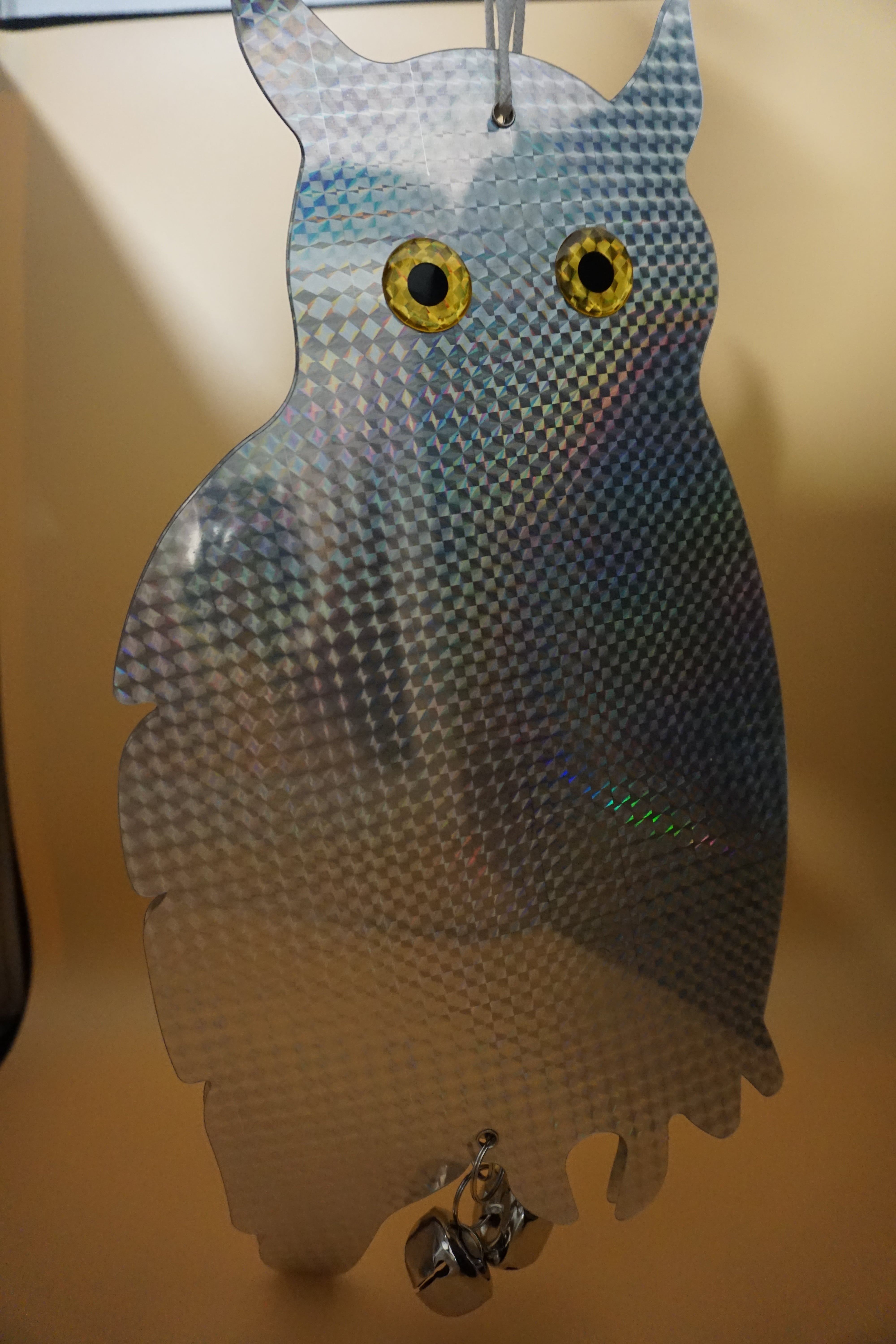 Reflektierende Uhu-Attrappe